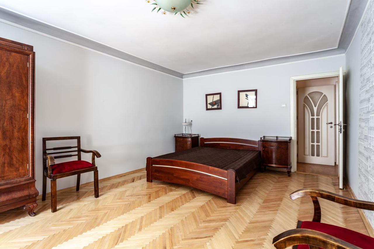 Four Bedrooms Apartment In The Heart Of Lviv Dış mekan fotoğraf